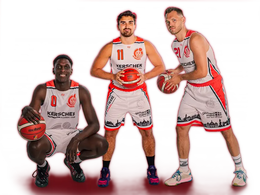 Eine Basketballmannschaft der Turngemeinde Landshut posiert in ihren Trikots mit Bällen.