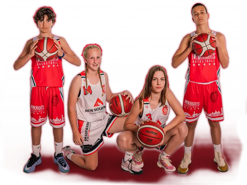 Eine Basketballmannschaft der Turngemeinde Landshut posiert in ihren Trikots mit Bällen.