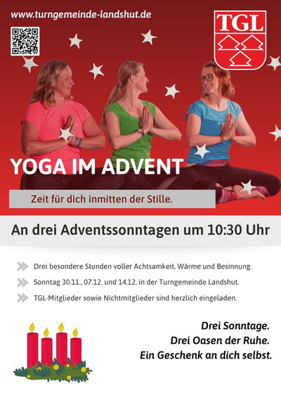 Drei Frauen praktizieren Yoga beim Adventsangebot der Turngemeinde Landshut, umgeben von festlichen Sternen und Kerzen.